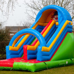 Mooie slide waar elk kind uren van kan genieten! Heel populair kasteel dat nooit verveelt. Vooral geschikt voor buitenverhuur vanwege de hoogte!